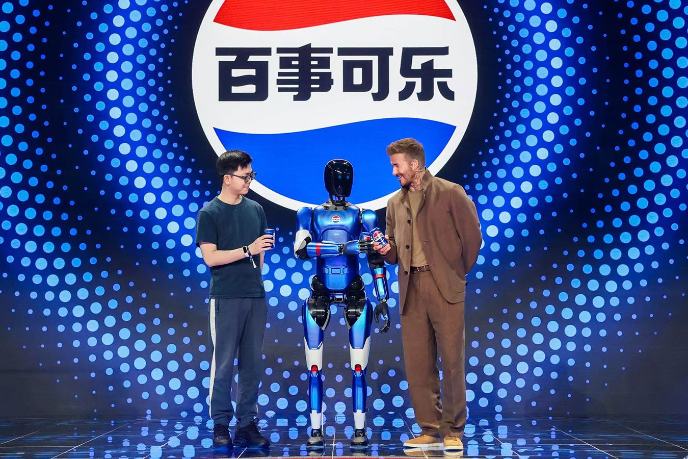 okooo澳客機器人攜手百事中國共創(chuàng)“百事藍寶” 共燃渴望新章